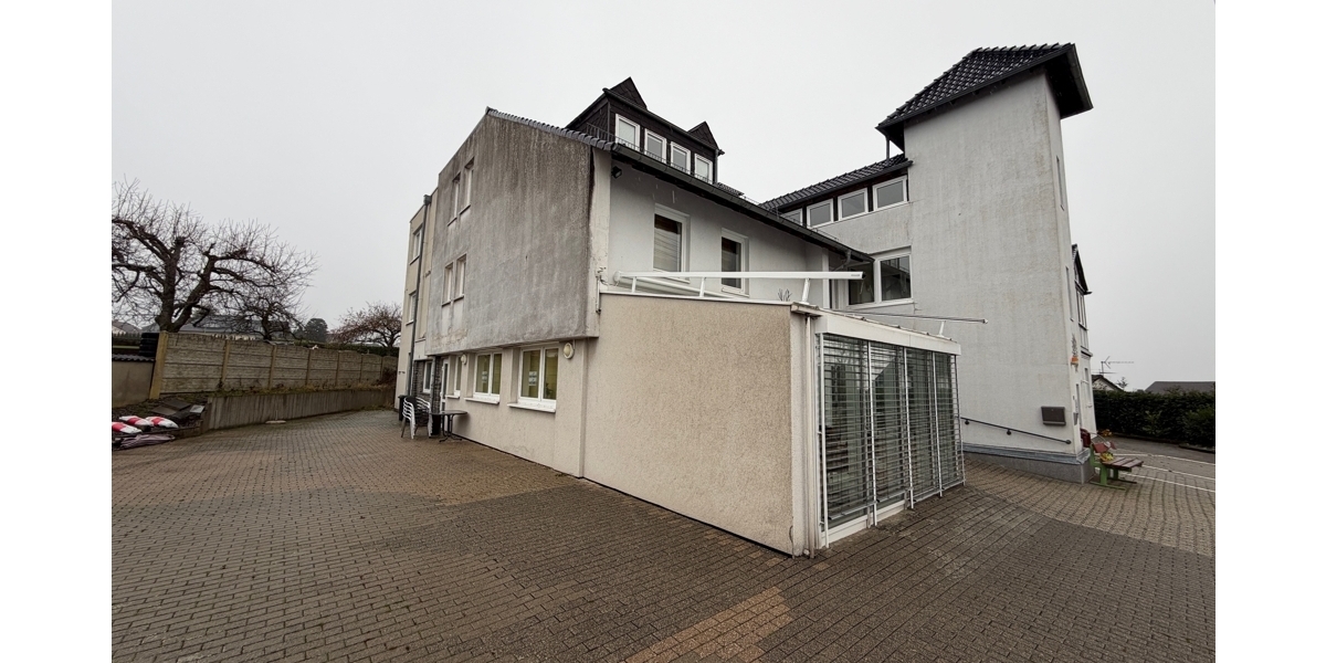 Pflegeheim Seitenansicht_links